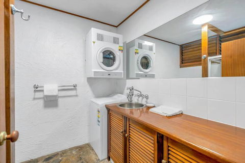Absolute Beachfront, Heart Of Port Douglas - 24 S - Accommodation Nelson Bay 4