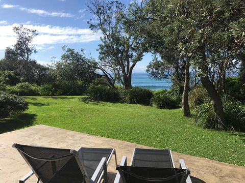 Absolute Beachfront Mollymook - Accommodation Nelson Bay 2