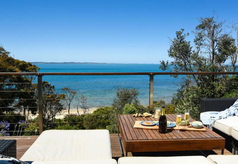 Absolute Beachfront - Accommodation Nelson Bay 2