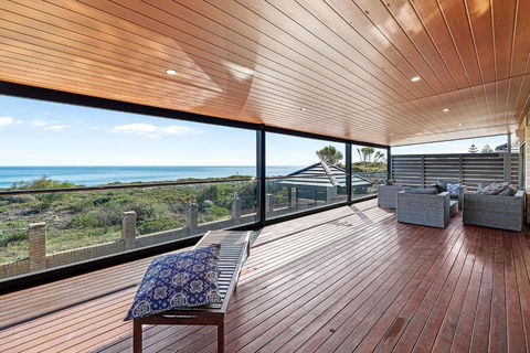 Absolute Oceanfront Retreat - Accommodation Nelson Bay 3