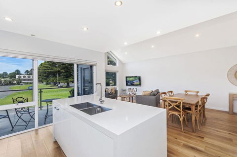 Absolute - Accommodation Nelson Bay 4