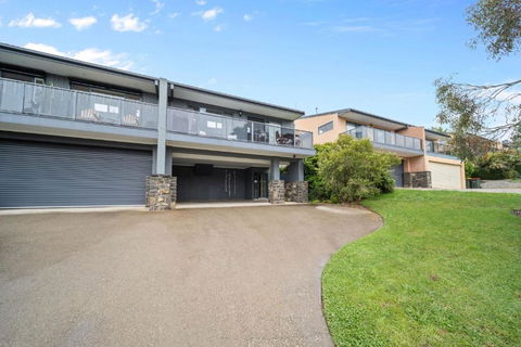 Acacia 2 - Modern 3BR Townhouse L Bath L WiFi L BBQ L Foxtel - Accommodation Nelson Bay 1