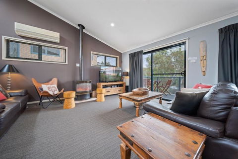 Acacia 2 - Modern 3BR Townhouse L Bath L WiFi L BBQ L Foxtel - Accommodation Nelson Bay 0