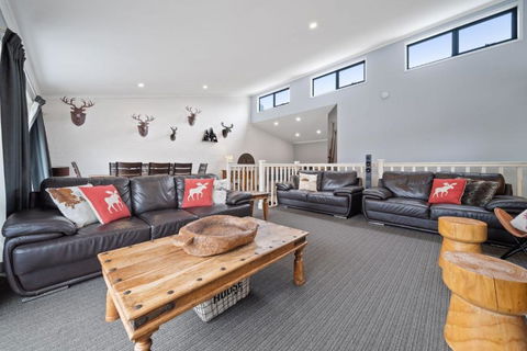 Acacia 2 - Modern 3BR Townhouse L Bath L WiFi L BBQ L Foxtel - Accommodation Nelson Bay 2