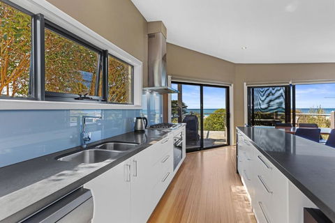 Achilles - Accommodation Nelson Bay 2