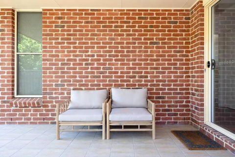Adorable 1-bedroom Kuzman Guesthouse - Accommodation Nelson Bay 2