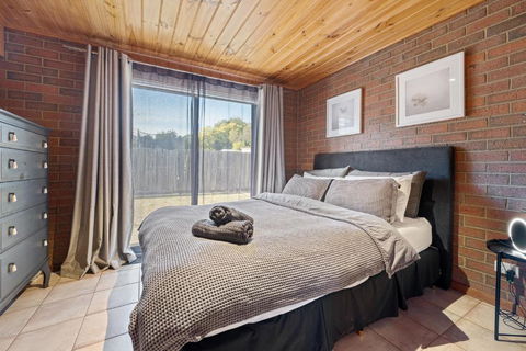 Affordable GEM In The Heart Of Inverloch - Accommodation Nelson Bay 4