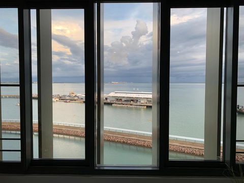 Absolute Waterfront - Tropical Aurora Top Floor Over The Water - Accommodation Nelson Bay 2