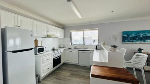 A Minutes Walk To The Beach! - Accommodation Nelson Bay 4