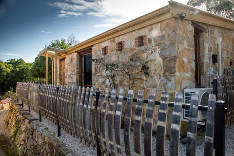 A Romantic Uraidla Studio - Accommodation Nelson Bay 0