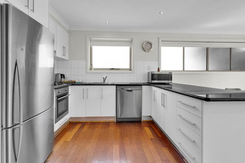 Airport West Stunner By Ready Set Stay - Accommodation Nelson Bay 4