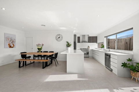 All Day Sunshine And Relaxation -Pet Friendly - Accommodation Nelson Bay 4