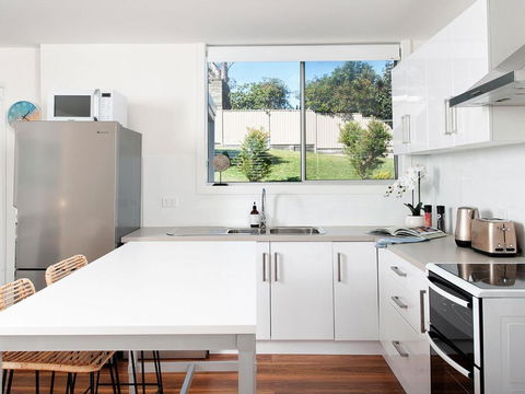 Aloha Beach House - Accommodation Nelson Bay 3