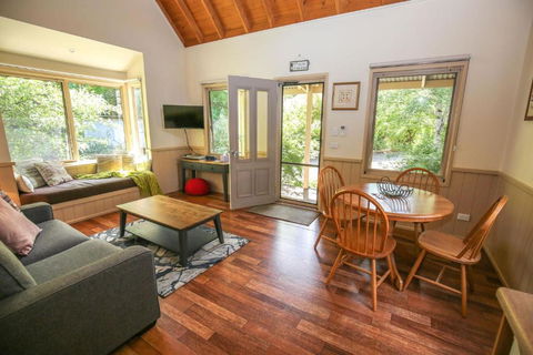 Alpine Arnica Cottage 2 - Accommodation Nelson Bay 0