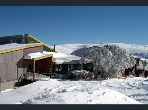 Alpine Cabin- Spa/Pool/Sauna - Accommodation Nelson Bay 3