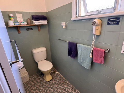 ALPINE COUNTRY MOTEL Plus FREE COFFEE - Accommodation Nelson Bay 2