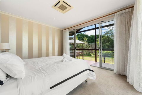 Amazing Acreage Style Living - Accommodation Nelson Bay 0