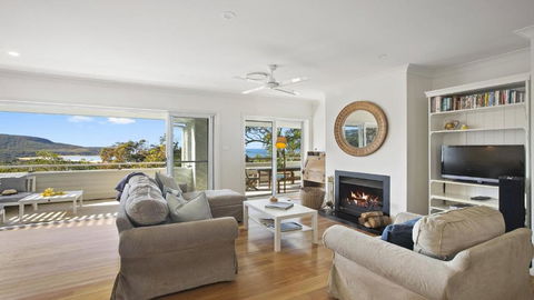 Amazing Views, Pet Friendly On Grandview - Accommodation Nelson Bay 0