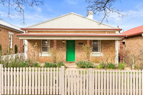 Ambrose On Byng - Central Location - Accommodation Nelson Bay 1
