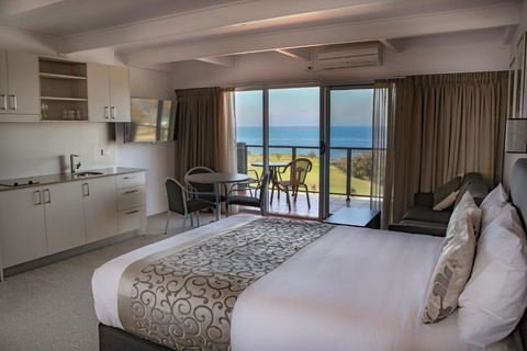 Amooran Oceanside Apartments And Motel - Accommodation Nelson Bay 2