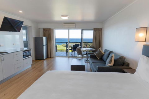 Amooran Oceanside Apartments And Motel - Accommodation Nelson Bay 1
