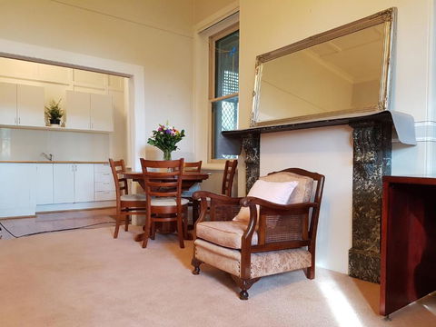 Anglesey House Iconic Forbes CBD Heritage Home - Accommodation Nelson Bay 2