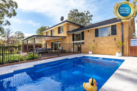 Anglesey - Pet Friendly With Pool & Tennis Court - 4 Mins Walk To Beach - Accommodation Nelson Bay 0