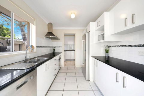 Annvilla - Two Bedroom Townhouse In Huskisson - Accommodation Nelson Bay 3