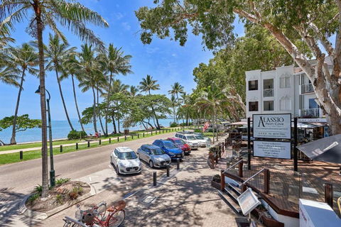 Alassio Absolute Beachfront 201 Palm Cove - Accommodation Nelson Bay 1