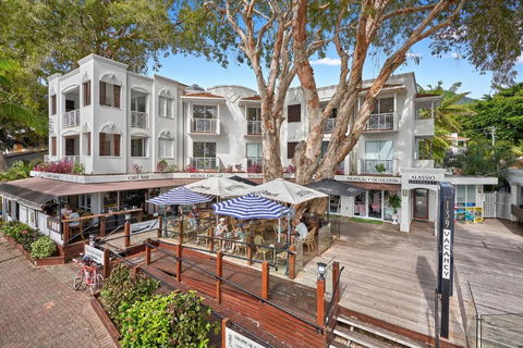 Alassio Absolute Beachfront 201 Palm Cove - Accommodation Nelson Bay 3