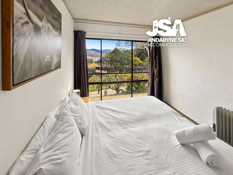 Alpine Mountain View Kirwan 10 - Accommodation Nelson Bay 4