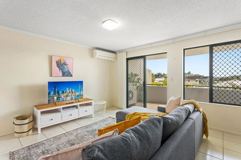 Albion Convenient Hideaway With Parking & Balcony - Accommodation Nelson Bay 0
