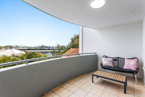 Albion Convenient Hideaway With Parking & Balcony - Accommodation Nelson Bay 4