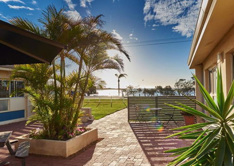 API Pelican Beach Front Apartments Kalbarri - Accommodation Nelson Bay 0