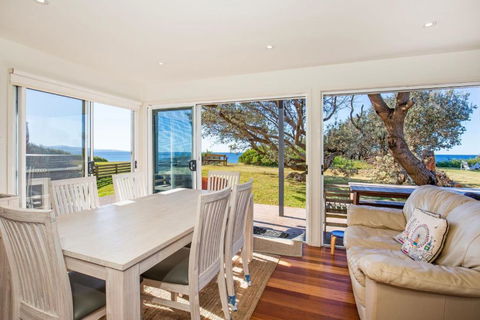 Aqua Beachfront - Pet Friendly - 2 Mins Walk To Beach - Accommodation Nelson Bay 3
