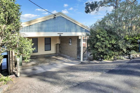 Aqua La Vista - 4 Bedroom Pet Friendly House - Accommodation Nelson Bay 4