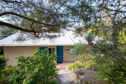 ARCADIA -Straddie Original 3 Bedroom House With Ocean Views - Accommodation Nelson Bay 0