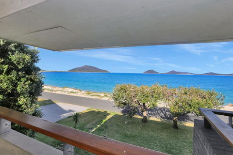 Architectural Design On The Beach - Accommodation Nelson Bay 2