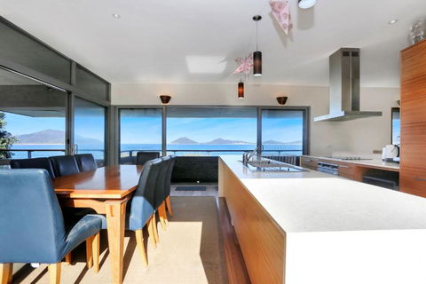 Architectural Design On The Beach - Accommodation Nelson Bay 3