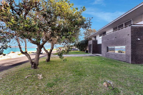 Architectural Design On The Beach - Accommodation Nelson Bay 0