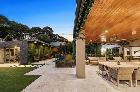 Aroha Moana - Solar Heated Pool, Sauna, Billiards - Accommodation Nelson Bay 2