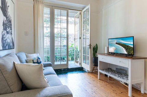 Art Deco 1 Bed Apt Close To Beach & CBD - Accommodation Nelson Bay 1