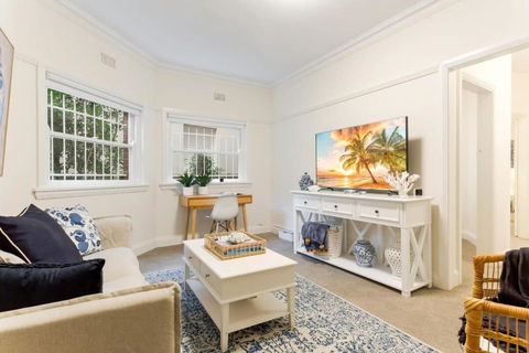 Art Deco Apartment Meters Away From The Beach - Accommodation Nelson Bay 0