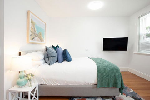 Art Deco Designer Studio In Lewisham - Accommodation Nelson Bay 0