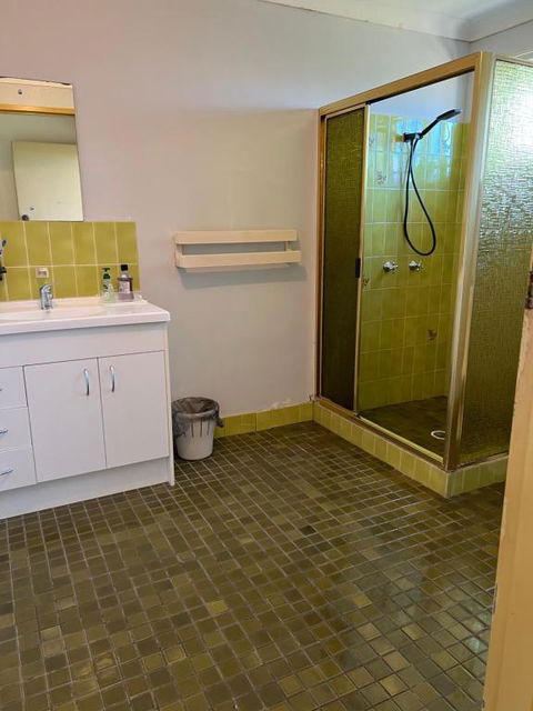 Aspley Large Room & Share Bathroom With Other Guests - Accommodation Nelson Bay 3