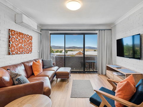 Astrids At Central Park - 2BR L Lake & Mountain Views L Central Location L WiFi - Accommodation Nelson Bay 2