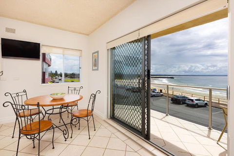 At The Beach, Debra Court Unit 5 - Accommodation Nelson Bay 0