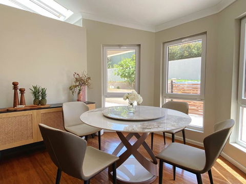 Aussie Escape Poolside Comfort And Relaxation - Accommodation Nelson Bay 4