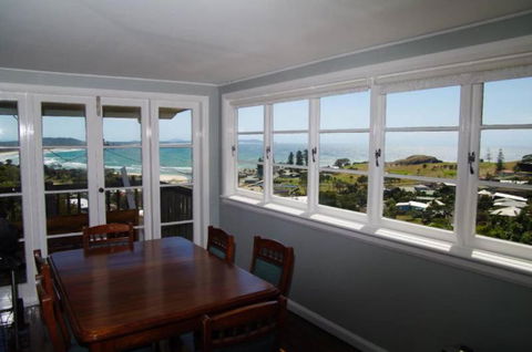 Awesome View, 4 View Street - Accommodation Nelson Bay 2