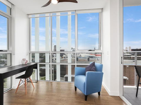 As The Sun Sets - Modern And Spacious 2BR Zetland Apartment Facing The Setting Sun - Accommodation Nelson Bay 3